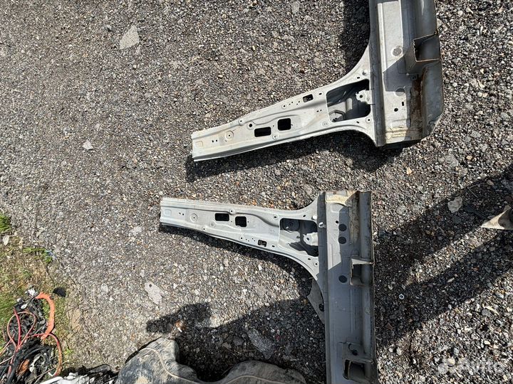 Центральная стойка Nissan X-Trail T31