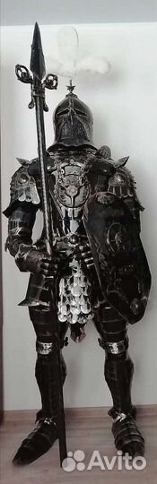 Скульптура в интерьер -рыцарь в доспехах