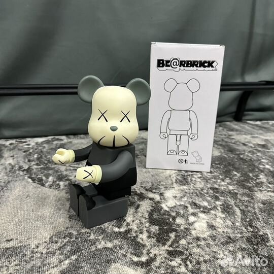 Фигурка Bearbrick x Kaws