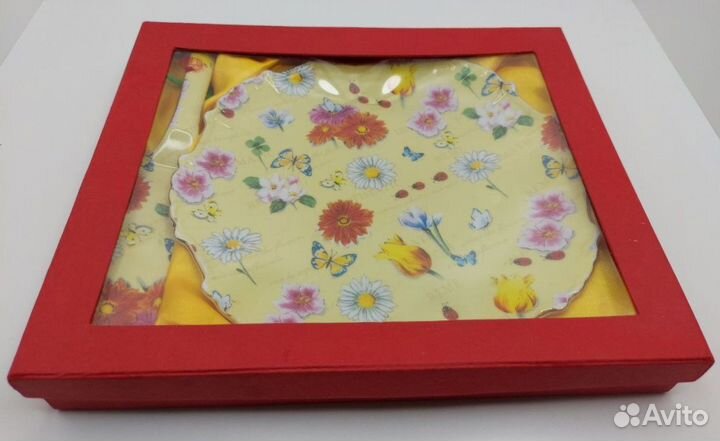 Тарелка для торта с лопаткой в упаковке