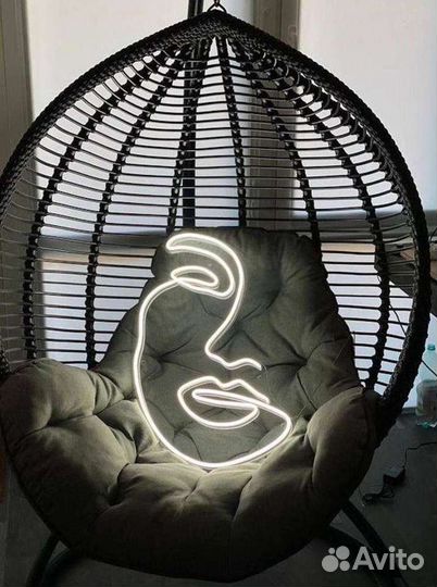 Неоновая вывеска