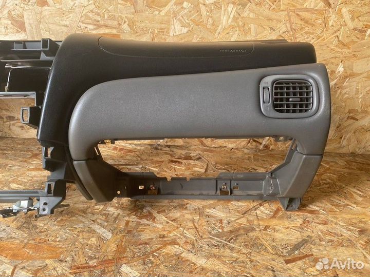 Передняя панель салона (Торпедо)