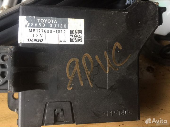 Тойота Ярис 05-12г блок комфорта