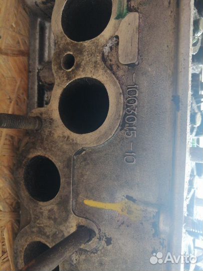 Головка блока цилиндров двигателя Vaz 2107 седан