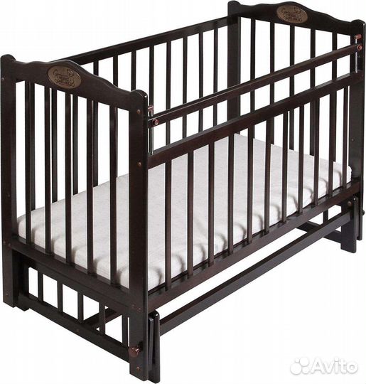 Детская кроватка с маятником