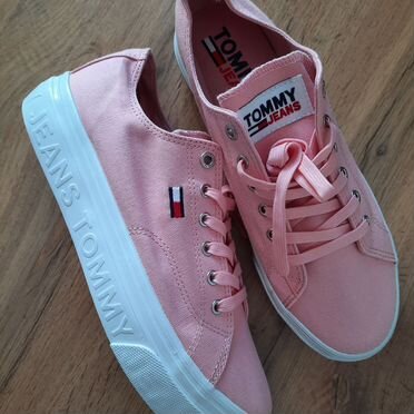 Кеды Tommy hilfiger 41. Новые