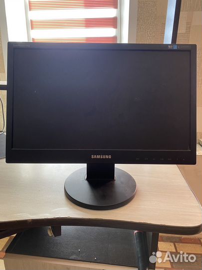 Монитор Samsung