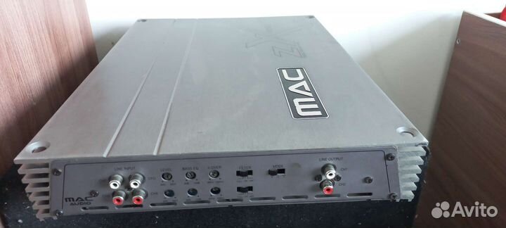 Савбуфер и усилитель в автомобиль mac