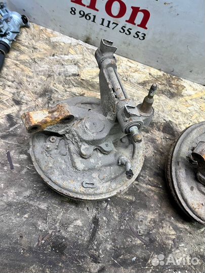 Задний кулак барабан L R Nissan Primera P10