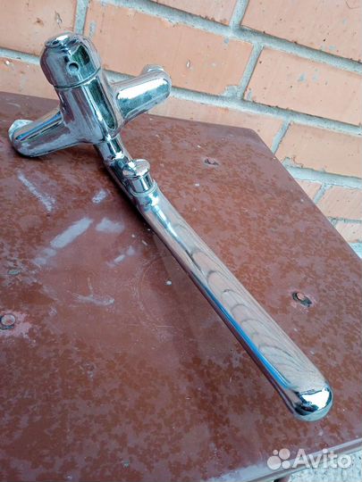 Смеситель в вану