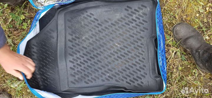 Автомобильные коврики резиновые веста