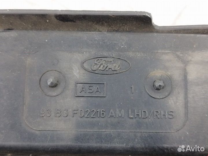 Дождевик (жабо) для Ford Mondeo 1 1031177