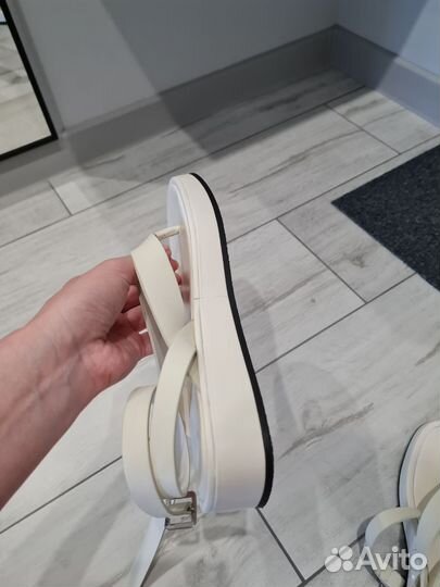 Сандалии zara