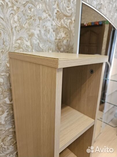 Стол для макияжа