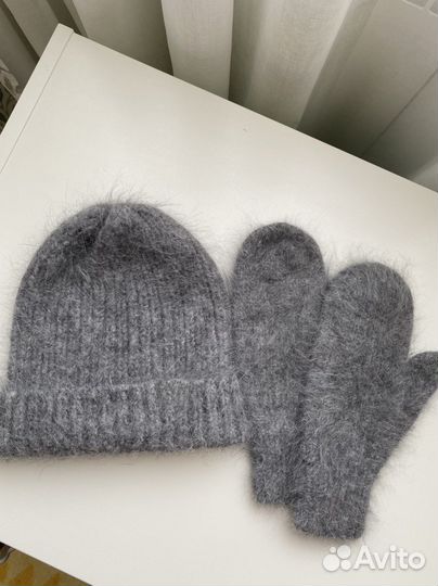 Комплект шапка и варежки женские
