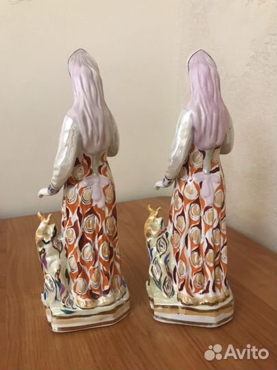 Статуэтка фарфор