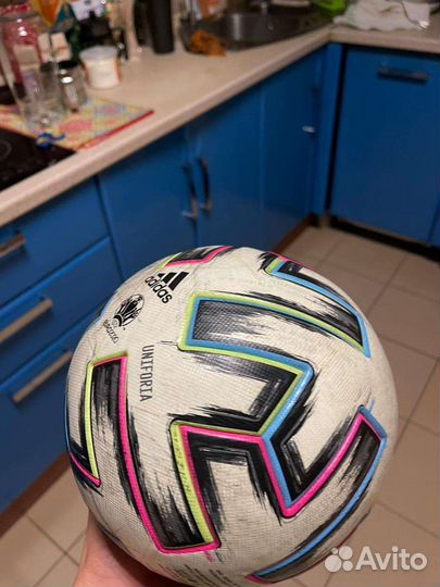 Футбольный мяч adidas uniforia euro