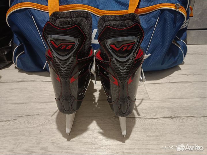 Коньки хоккейные