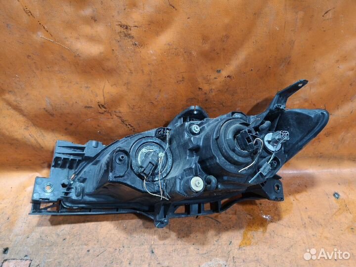Фары на Mazda Axela BK5P