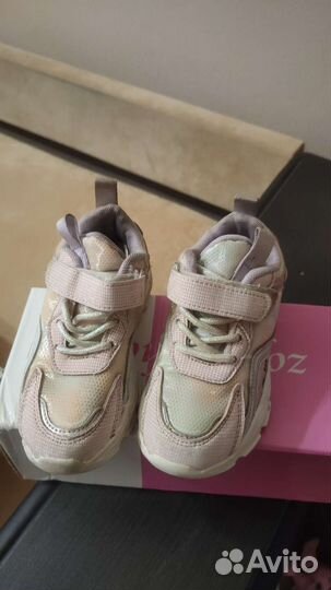 Кроссовки для девочки