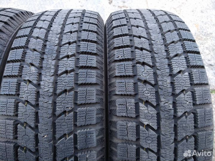 Toyo Observe GSi-5 225/60 R17 99T