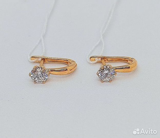 Золотые серьги с камнем