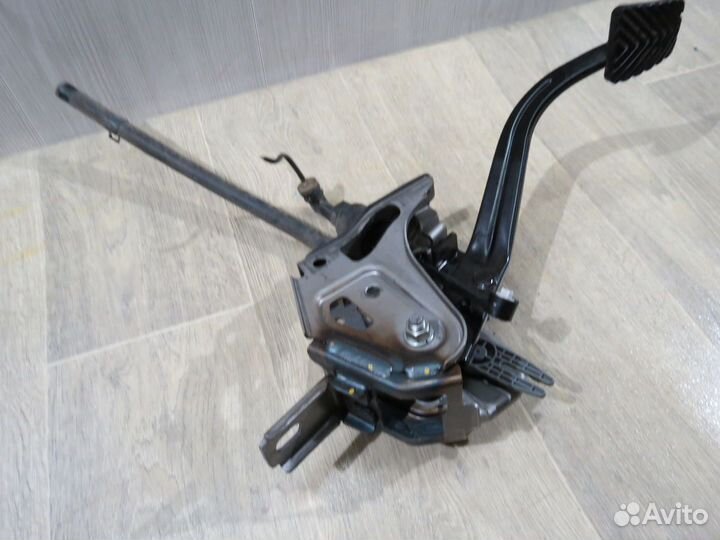 Педаль сцепления Kia Rio 4