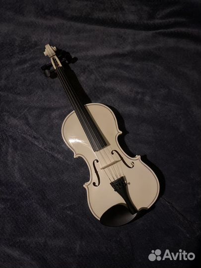 Скрипка 4 4 белая brahner