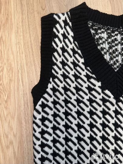 Жилет вязаный женский