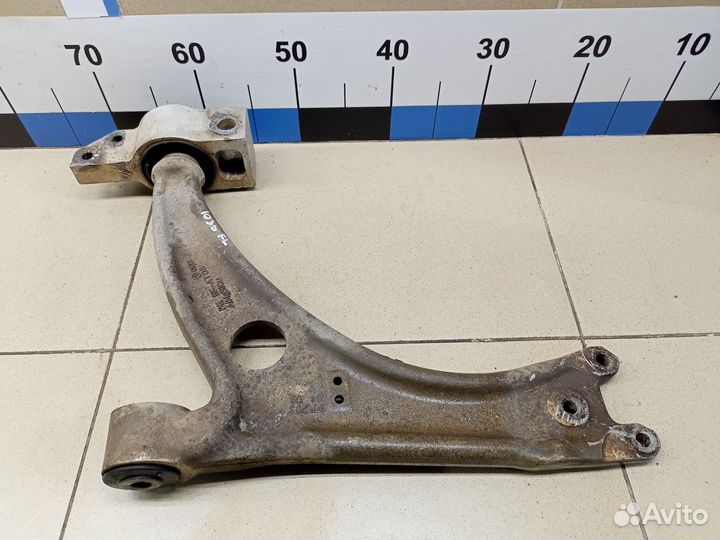 Рычаг передний нижний левый Tiguan 2011-2016