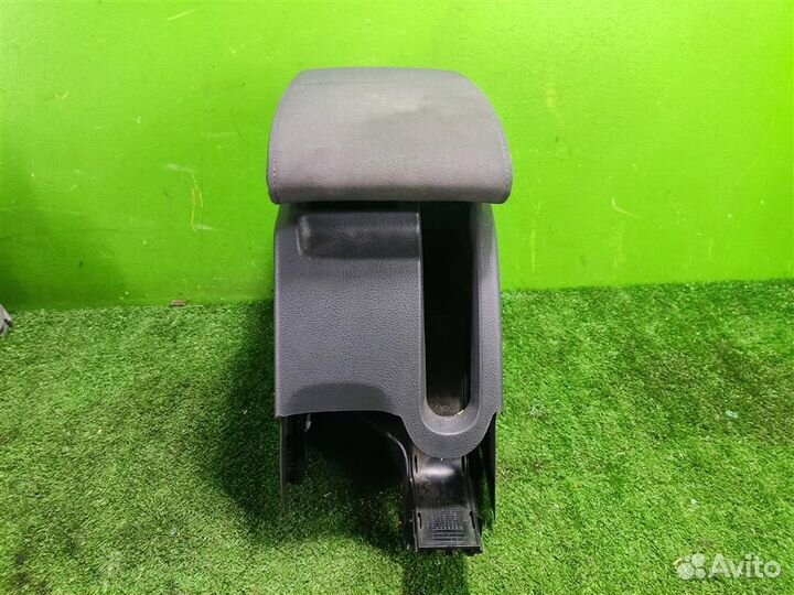 Подлокотник volkswagen Golf Plus 2008