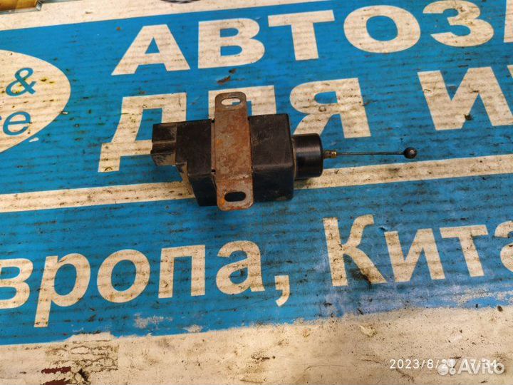 Активатор замка багажника Nissan Maxima A33 00-06