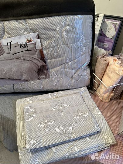 Постельное белье семейное сатин с одеялами