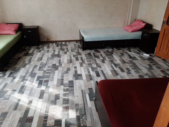 Комната 100 м² в 4-к., 1/1 эт.