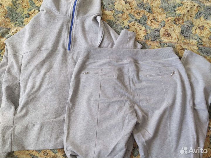 Спортивный костюм женский