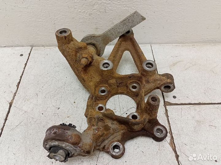 Кулак задний правый Сааб