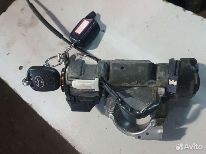 Замок зажигания с ключом тойота авенсис т250
