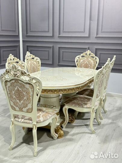 Кухонный стол и стулья