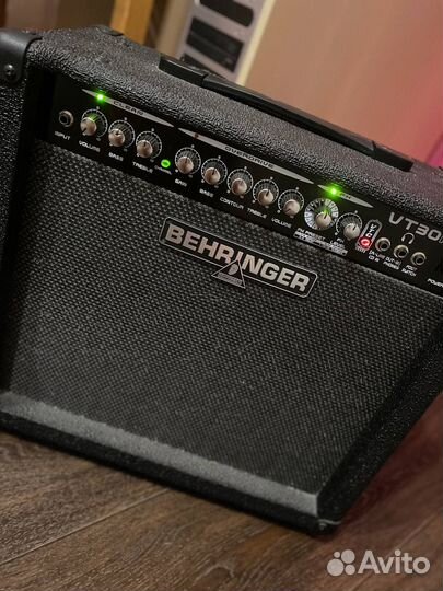 Комбоусилитель behringer VT30FX