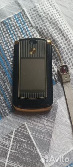 Motorola RAZR2 V8, 2 ГБ