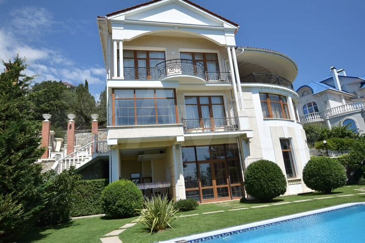 Дом 530 м² на участке 10 сот.