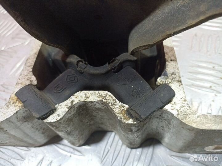 Опора двигателя правая Renault Logan / Sr / Ls