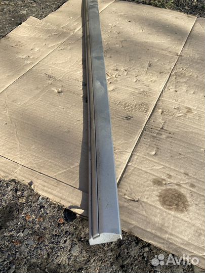 Молдинг двери передней левой Mercedes C W203