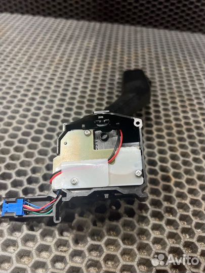 Подрулевой переключатель передний правый