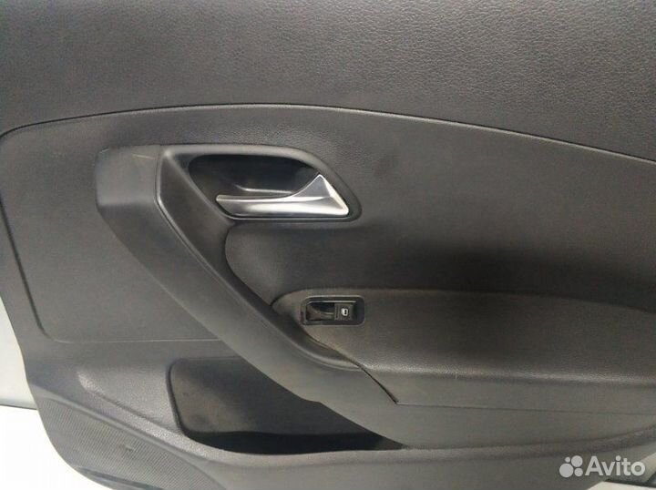 Обшивка двери задняя правая Volkswagen Polo 2011