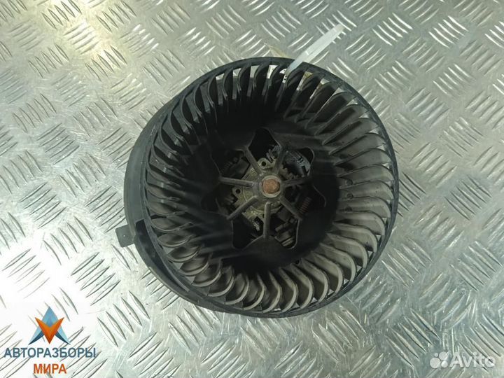 Моторчик печки Volkswagen Touran рест. 2007