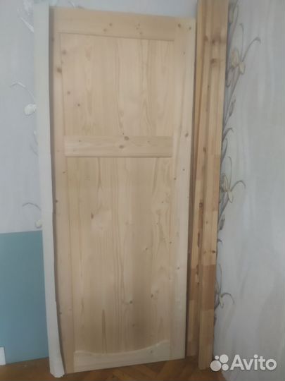 Дверь входная деревянная с коробкой