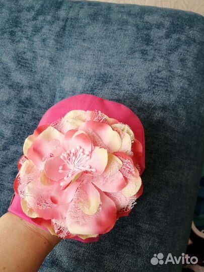 Шапка для девочки с цветком