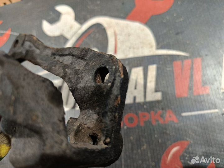 Скоба суппорта передняя левая Hyundai Accent 1 X3