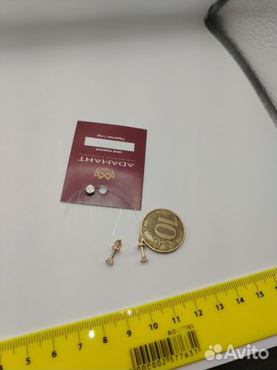 Золотые серьги пусеты с бриллиантами